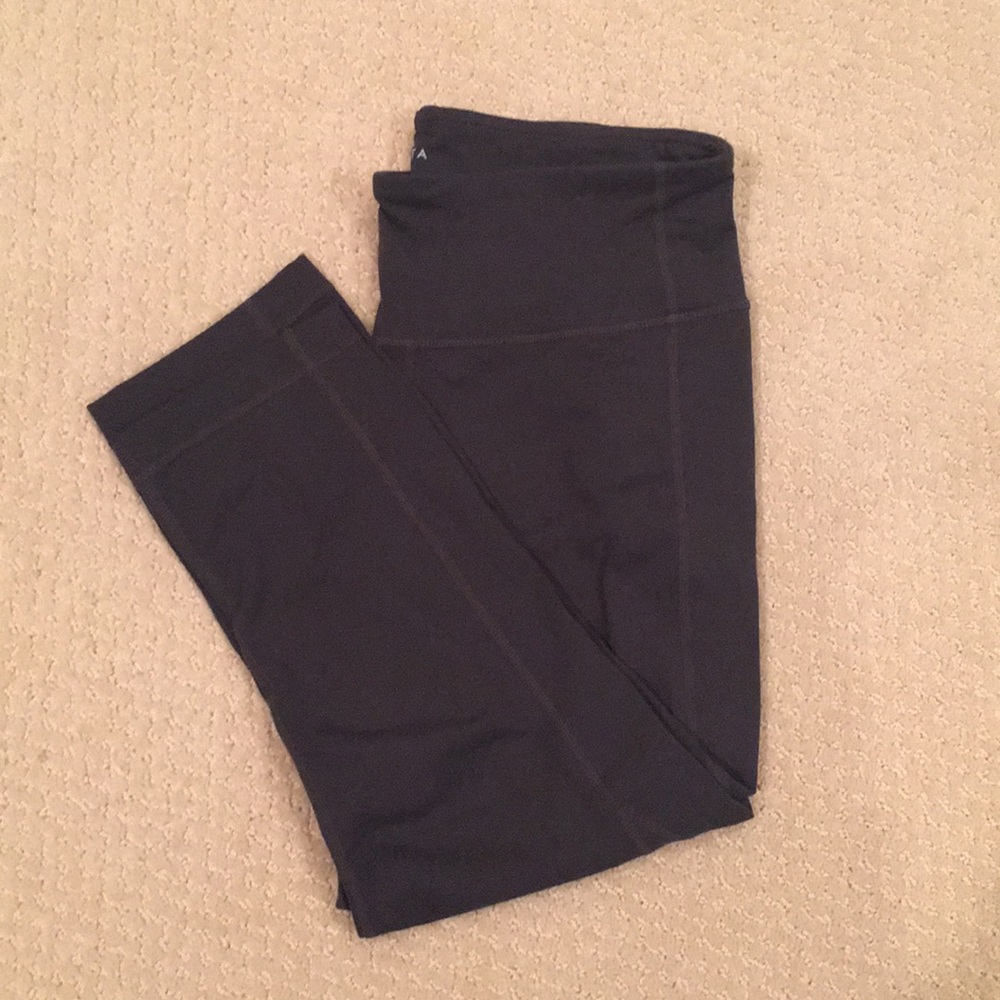 Athleta Dark Gray 3/4 Length Leggings